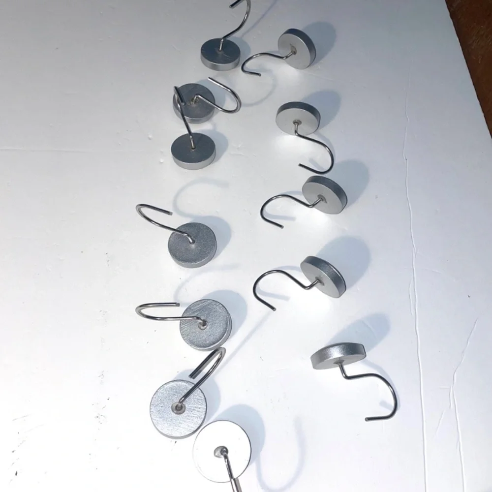 NWOT Bathroom Halloweeen Decoeation 12 Pieces Half Skeleton Shower Curtain Hooks